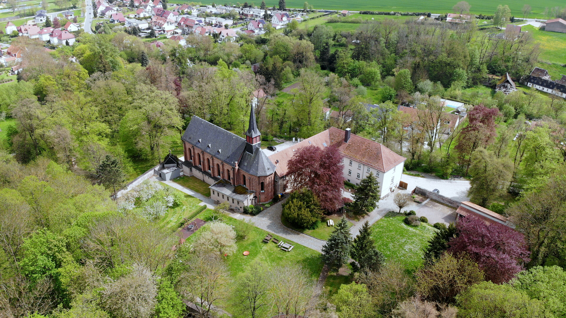 Luftbild vom Familienzentrum "Kloster Kerbscher Berg" 